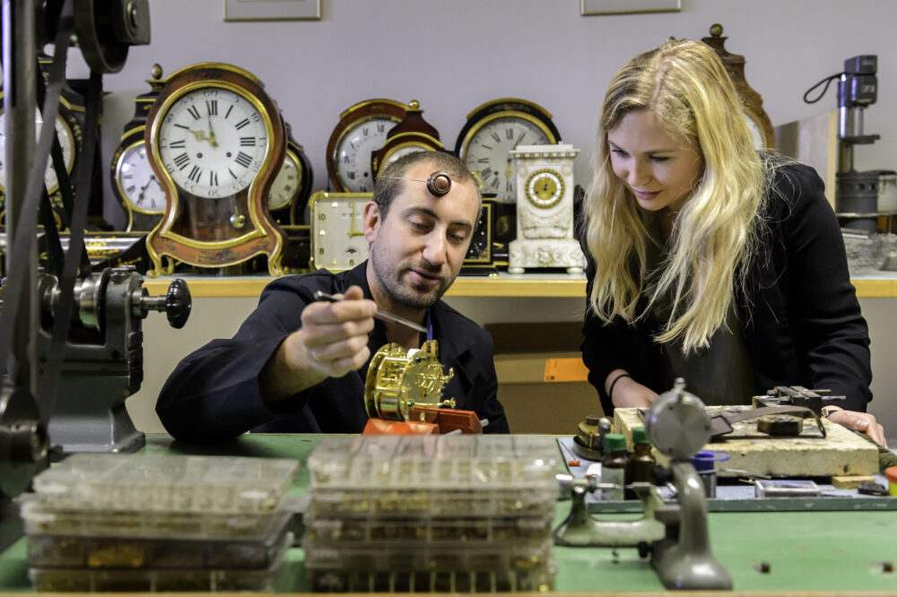 Laboratorio di pendoleria «Au carillon d’or»